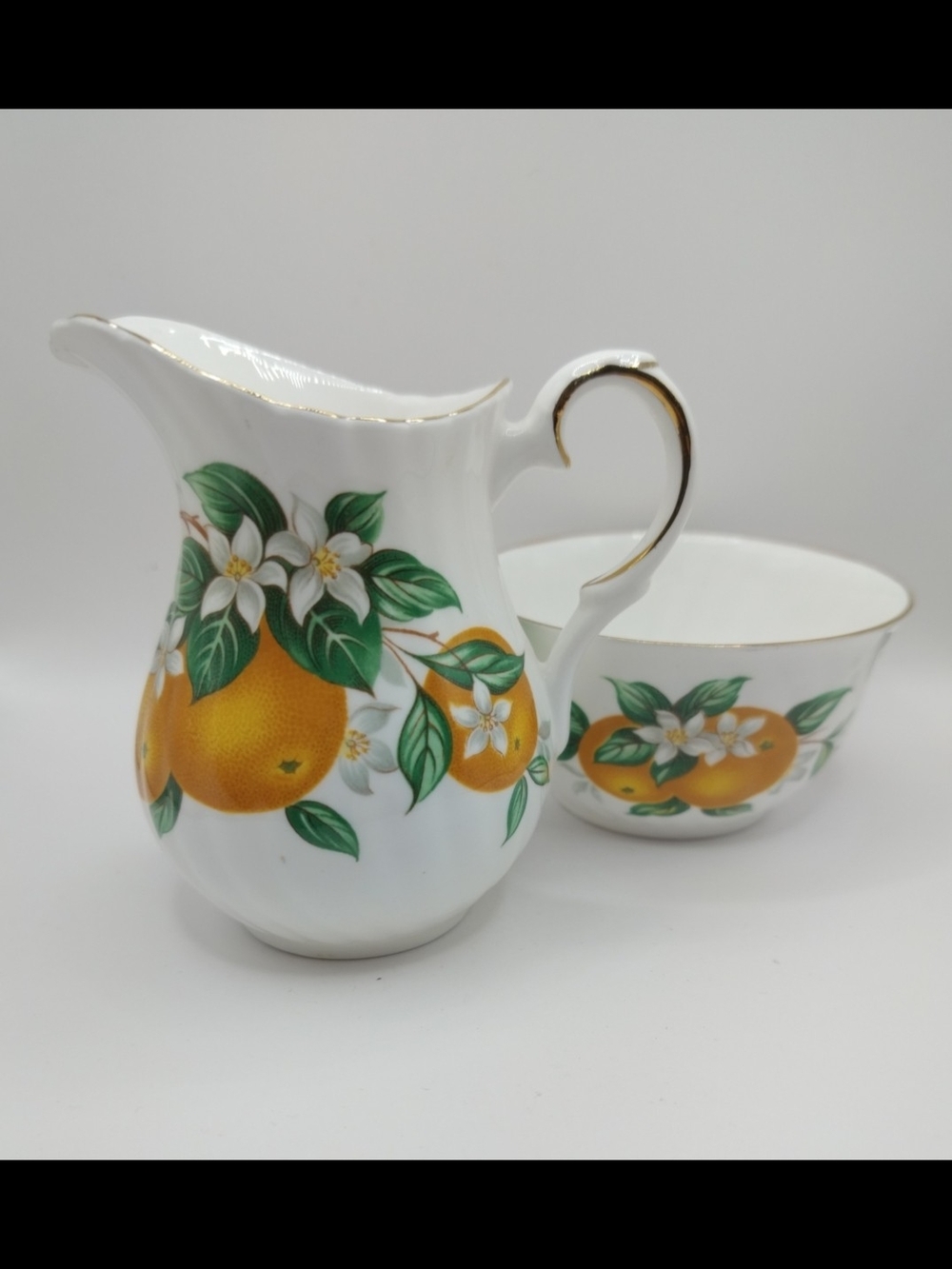 Elizabethan bone china creamer & sugar bowl  Discont "Florida Oranges" gold trim